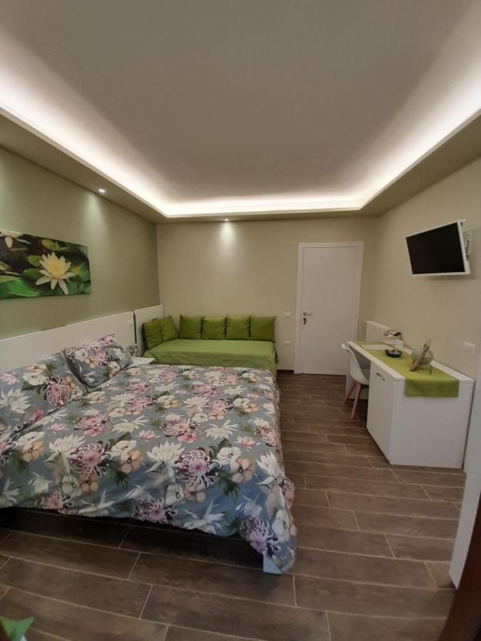 L'Oasi Di Venere Bed And Breakfast Caserta Bagian luar foto