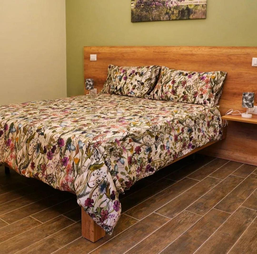 L'Oasi Di Venere Bed And Breakfast Caserta Bagian luar foto